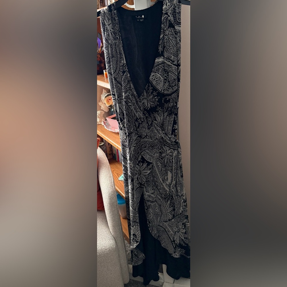 Chic Black and White Patterned Midi Dress